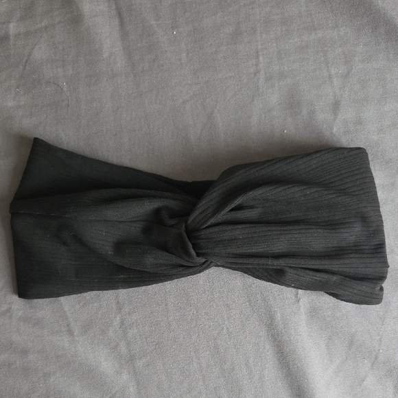 lululemon athletica Accessories - Lululemon Women's Ribbed Nulu Twist Front Headband